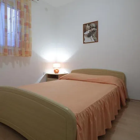 Milena-100m From Beach Apartamento