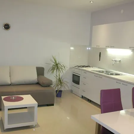 Milena-100m From Beach Apartamento Podgora (Split-Dalmatia)